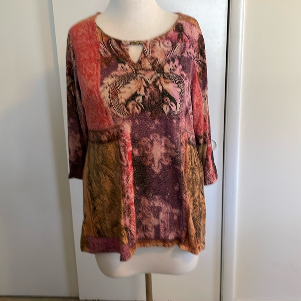JM Collections: 3/4 sleeve Metallic Designs sparkly top. EUC.
